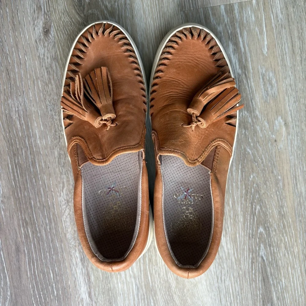 Tan Tassel Slip-On Tassel Loafers Vince Camuto Size 7M - Picture 6 of 8
